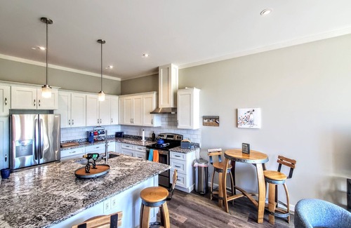 Wilmington Historic District House | Corner of Market & Front St. Renovated TOP FLOOR. Bridgeview. Renovated.