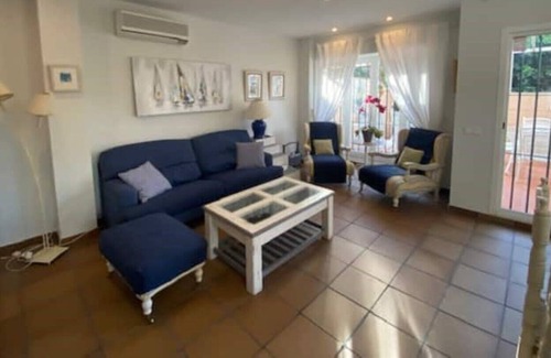 Rota House | Corner single-family home with magnificent views