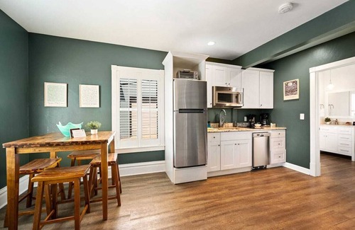 Sturgeon Bay Apartment | Corner Suite - Modern Comfort in the Heart of Downtown Sturgeon Bay