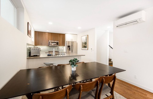 Fremont House | Corner Townhome with Rooftop Deck - Free WiFi & Washer/Dryer - Walker’s Paradise