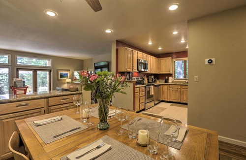 Incline Village Condo | Corner-Unit Condo w/Grill: Walk to Lake Tahoe!
