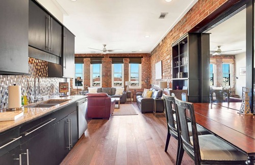 Historic District - North Condo | Corner View Broughton Penthouse with FREE Reserved Parking