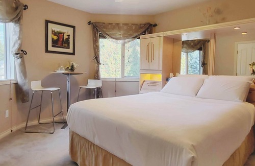 Revelstoke Bed & Breakfast | Cornerstone Bed and Breakfast