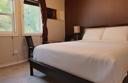 Revelstoke Bed & Breakfast | Cornerstone Bed and Breakfast
