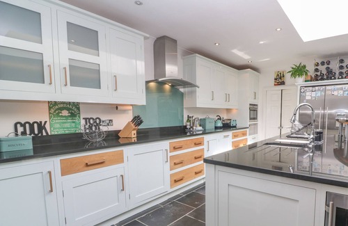 Chysauster Cottage | CORNERSTONE, pet friendly, with hot tub in Penzance