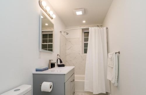 Downtown Rochester House | Cornhill Apt Wfreeparkingkitchenwd
