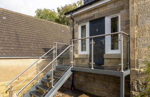 Bridge of Allan Cabin | Cornton Cottage - a cottage that sleeps 3 guests in 1 bedroom