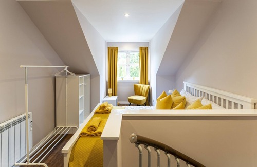 Bridge of Allan Cabin | Cornton Cottage - a cottage that sleeps 3 guests in 1 bedroom
