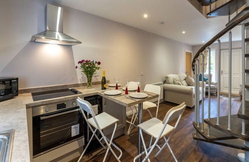 Bridge of Allan Cabin | Cornton Cottage - a cottage that sleeps 3 guests in 1 bedroom