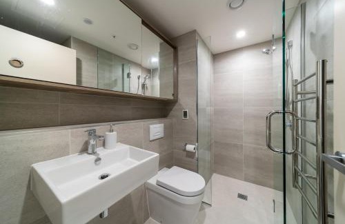 Arthur's Point Apartment | Coronet Apartment, Complete comfort and views