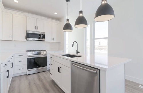 Daybreak House | Corporate Housing Fully Furnished Daybreak Gourmet Kitchen Pets Always OK