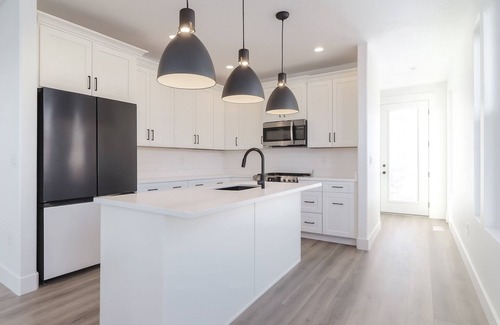 Daybreak House | Corporate Housing Fully Furnished Daybreak Gourmet Kitchen Pets Always OK
