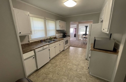 Huntsville House | Corporate Leasing in Huntsville/Harvest/Madison area. 6 mins to Downtown HSV