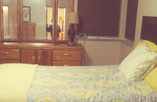 Lathrup Village House | Corporate/Placement. Perfect place to put your feet up