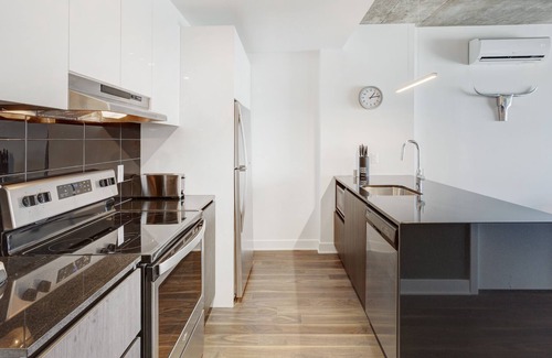 Brossard Apartment | Corporate Stays | Lumeo | Modern & bright 1BR