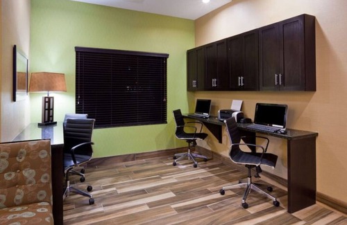 Quad Cities House | Corporate travelers will love staying at our room in Davenport !1