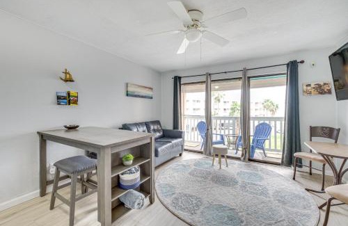 North Beach Apartment | Corpus Christi Condo Pool and Access to North Beach