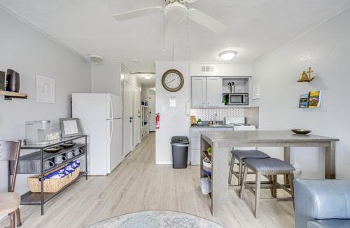 North Beach Apartment | Corpus Christi Condo Pool and Access to North Beach