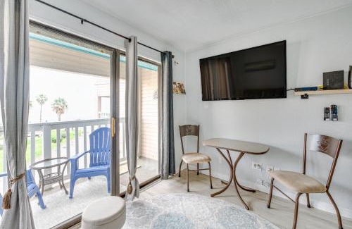 North Beach Apartment | Corpus Christi Condo Pool and Access to North Beach