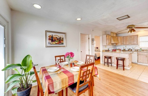South Side House | Corpus Christi Extended Stay - 7 Mi to Beach!