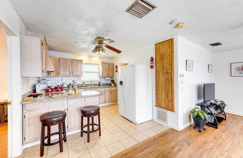 South Side House | Corpus Christi Extended Stay - 7 Mi to Beach!