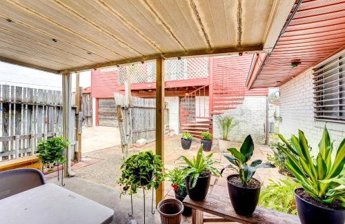 South Side House | Corpus Christi Extended Stay - 7 Mi to Beach!