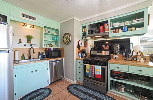 Bay Area House | Corpus Christi Home w/Grill, 3 Blocks to Bay!