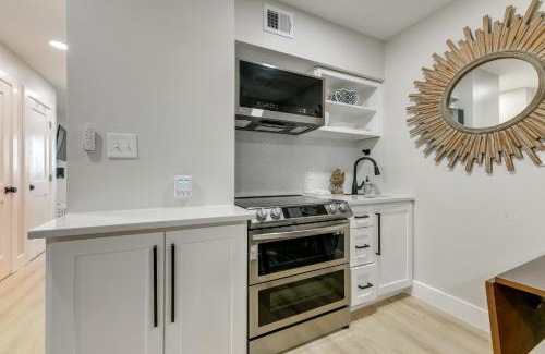 North Beach Apartment | Corpus Christi Surfside Suite with Beach Access!