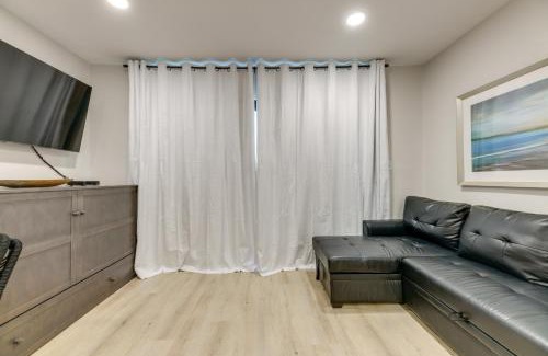 North Beach Apartment | Corpus Christi Surfside Suite with Beach Access!