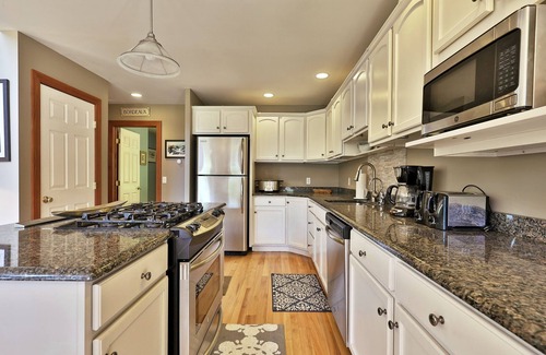 Killington House | Cortina Mountain Chalet - Outdoor Hot Tub - Close to Pico and Killington Mountains
