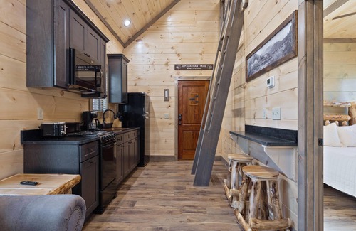 Rocky Grove Cabin | Cosby Knob - Unit 3