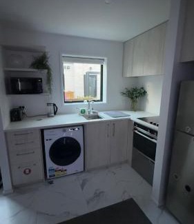 Christchurch City Centre Apartment | Cosmic Space close to the City Centre