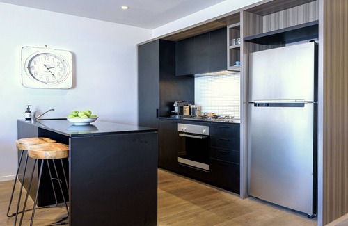 Carlton Apartment | Cosmo Stays- 3BR Penthouse Apartment. Incredible City Views. Free Parking.