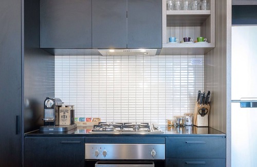 Carlton Apartment | Cosmo Stays- 3BR Penthouse Apartment. Incredible City Views. Free Parking.