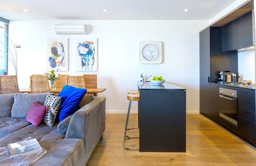 Carlton Apartment | Cosmo Stays- 3BR Penthouse Apartment. Incredible City Views. Free Parking.