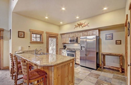 Breckenridge House | Cosmopolitan Decor + Spacious 3Br in Downtown Breck Sleeps 8