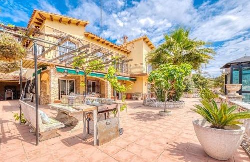Lloret de Mar Villa | Costacabana - Villa Dolce vita