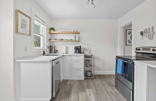 Newport East House | Costal Cottage Retreat minutes from Newport, RI