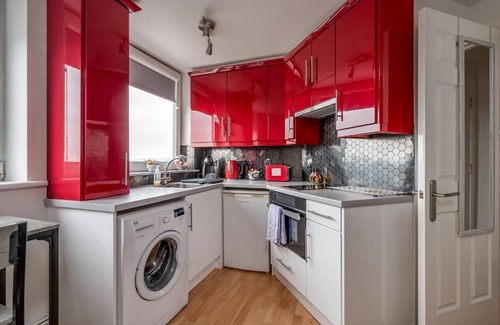 Queens Quarter Apartment | Cosy 1-Bed @ City Hospital w/Free Parking