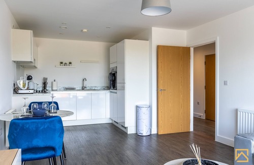 Milton Keynes Apartment | Cosy 1 bed near peaceful canal