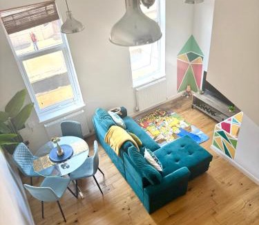 Haggerston Apartment | Cosy 1 BED w LOFT Sleeps 6 Close To Stations