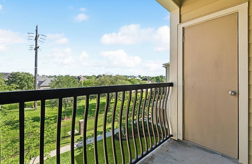Mid City South Condo | Cosy 1-bedroom Condo Near LSU at the Reserve Cedar Lodge - Ready to move-in