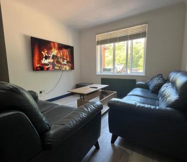 Brighton Apartment | Cosy 1 Bedroom House with Parking