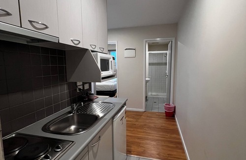 Carlton South Apartment | Cosy 1-Bedroom Retreat for 3 with Modern Amenities & Prime Location!
