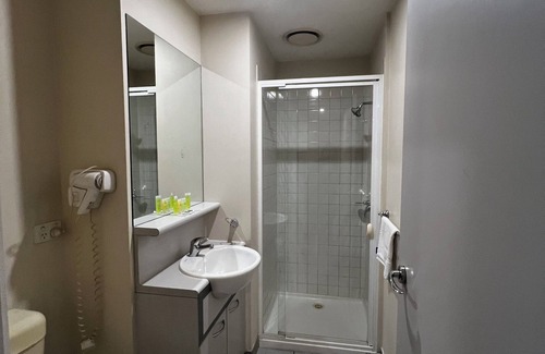 Carlton South Apartment | Cosy 1-Bedroom Retreat for 3 with Modern Amenities & Prime Location!