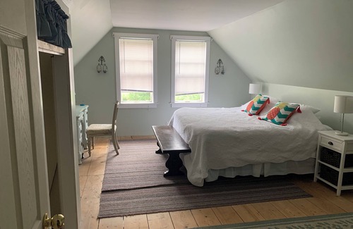 Norwich Other | Cosy 1850s farmhouse with swim pond and firepit, hiking, Dartmouth, King Arthur