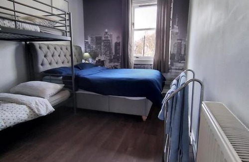 Prestonpans House | Cosy 2-BDR Apartment & 15 minutes to Edinburgh by train & Free Parking