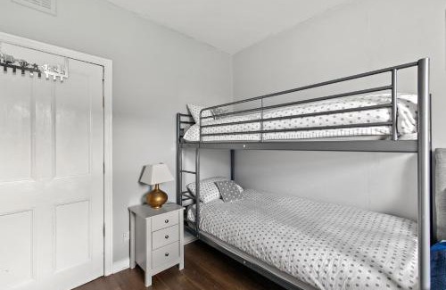 Prestonpans House | Cosy 2-BDR Apartment & 15 minutes to Edinburgh by train & Free Parking