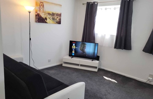 Newham Apartment | Cosy 2 Bed Apartment - 8 Min Walk to the Station & 15 min Walk 2 Excel Exhibitio