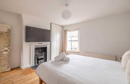 Windsor House | Cosy 2-Bed Cottage, close to Windsor and Legoland